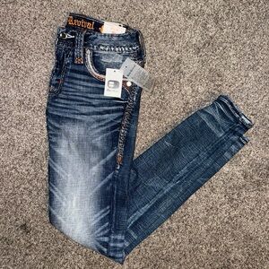 Women’s mid-rise skinny Everlee Rock Revival jean in size 25/30